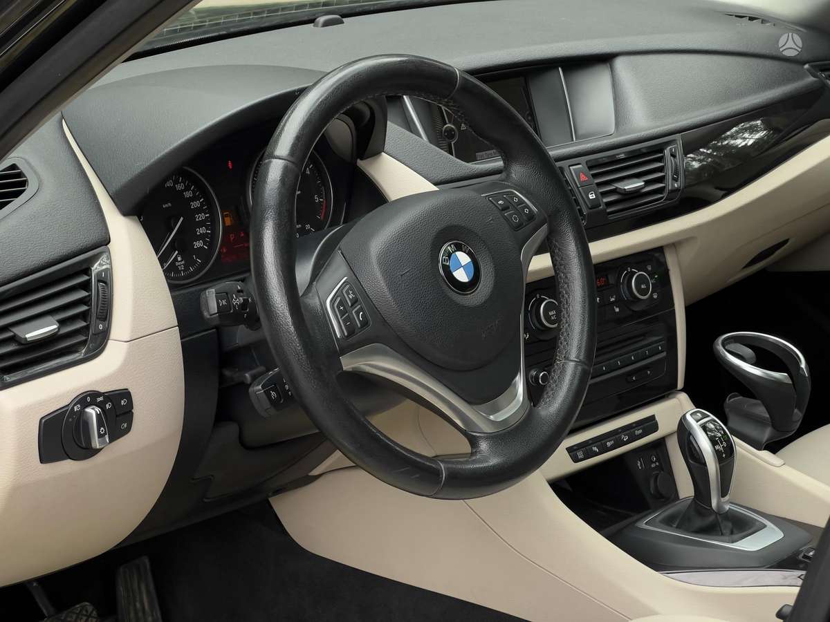 BMW X1, 2.0 l., Внедорожник / Кроссовер
