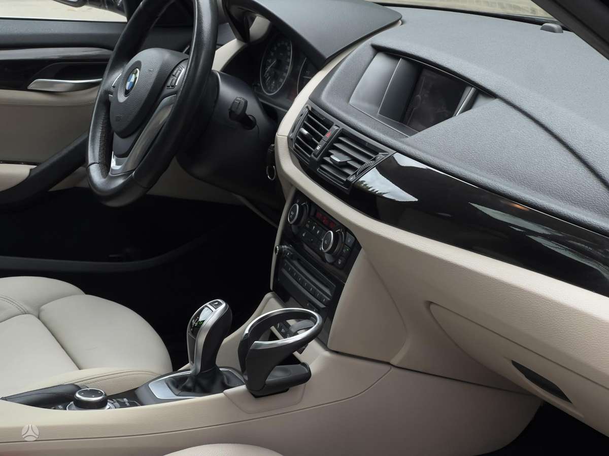 BMW X1, 2.0 l., Внедорожник / Кроссовер