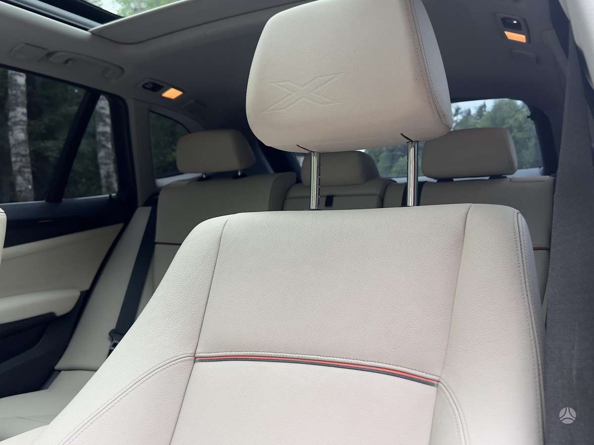 BMW X1, 2.0 l., Внедорожник / Кроссовер