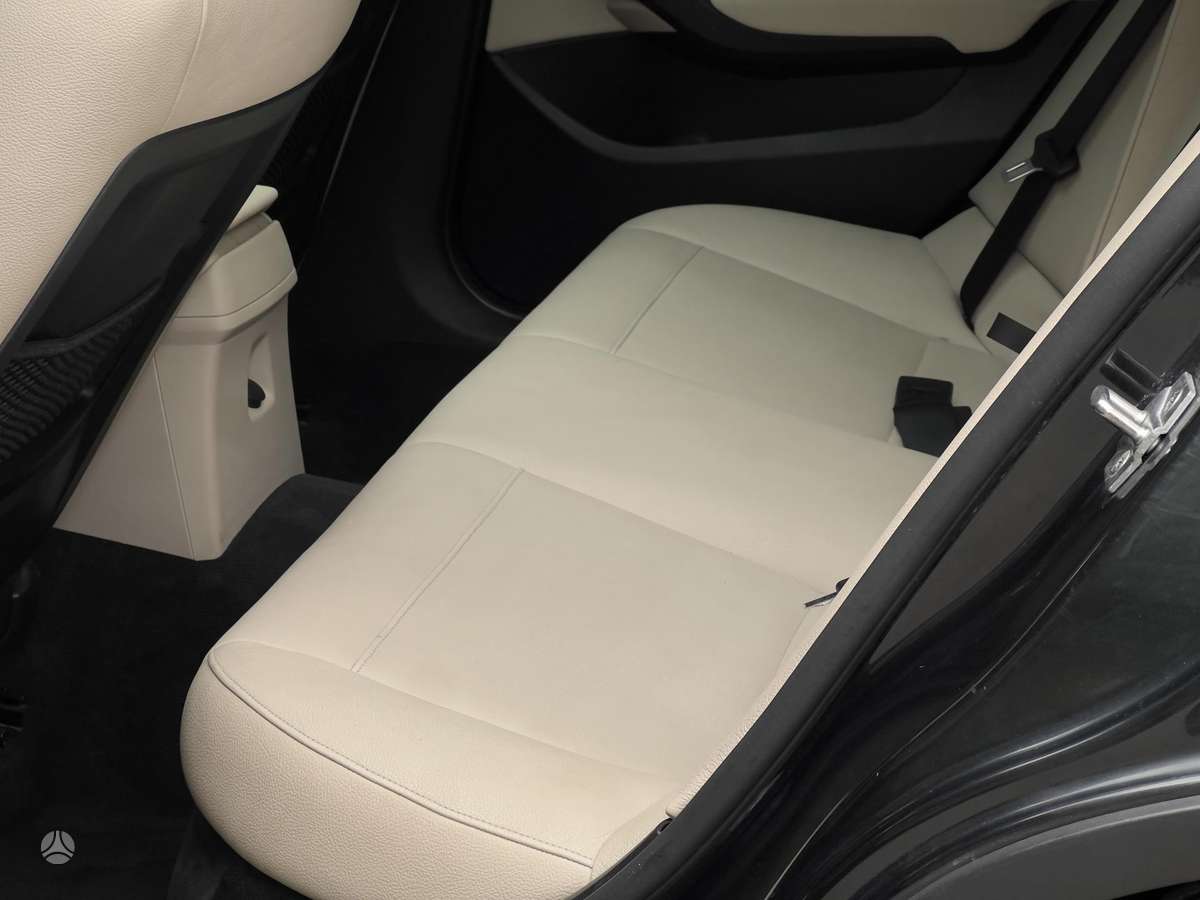 BMW X1, 2.0 l., Внедорожник / Кроссовер