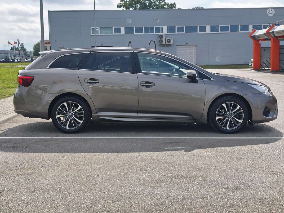 Toyota Avensis - 4
