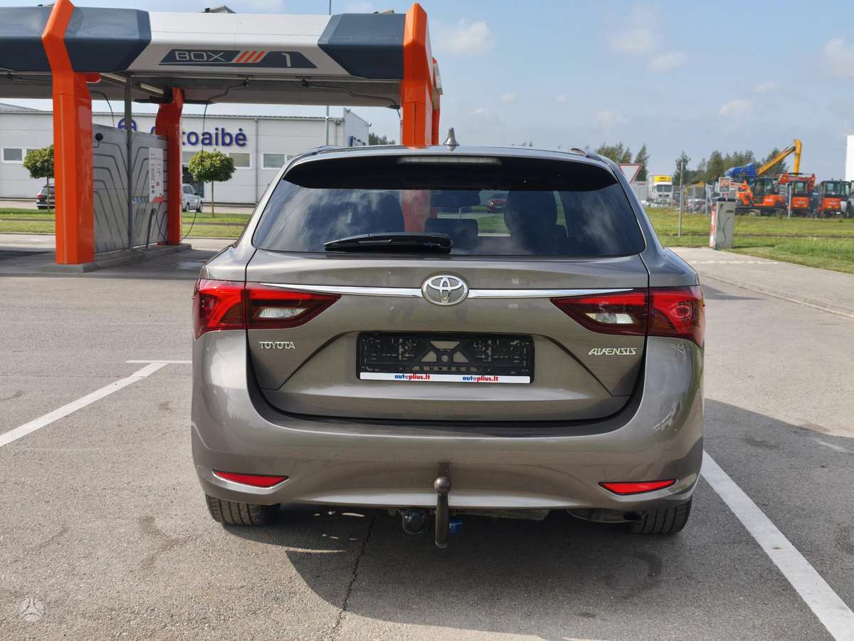 Toyota Avensis - 8