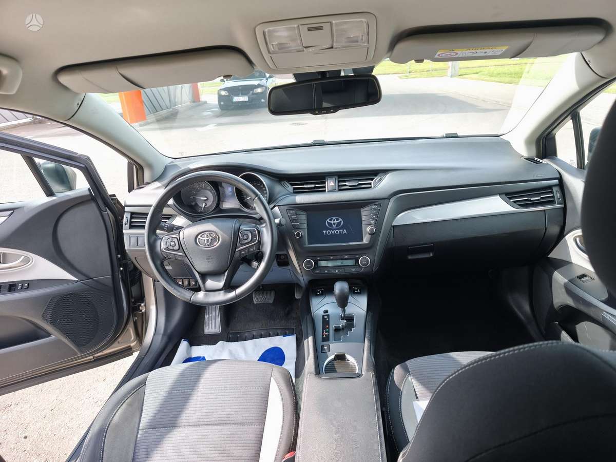 Toyota Avensis - 11