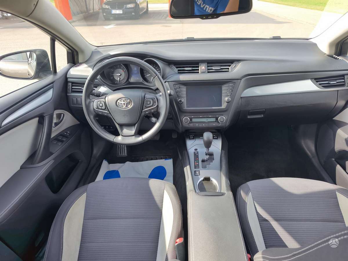 Toyota Avensis - 10