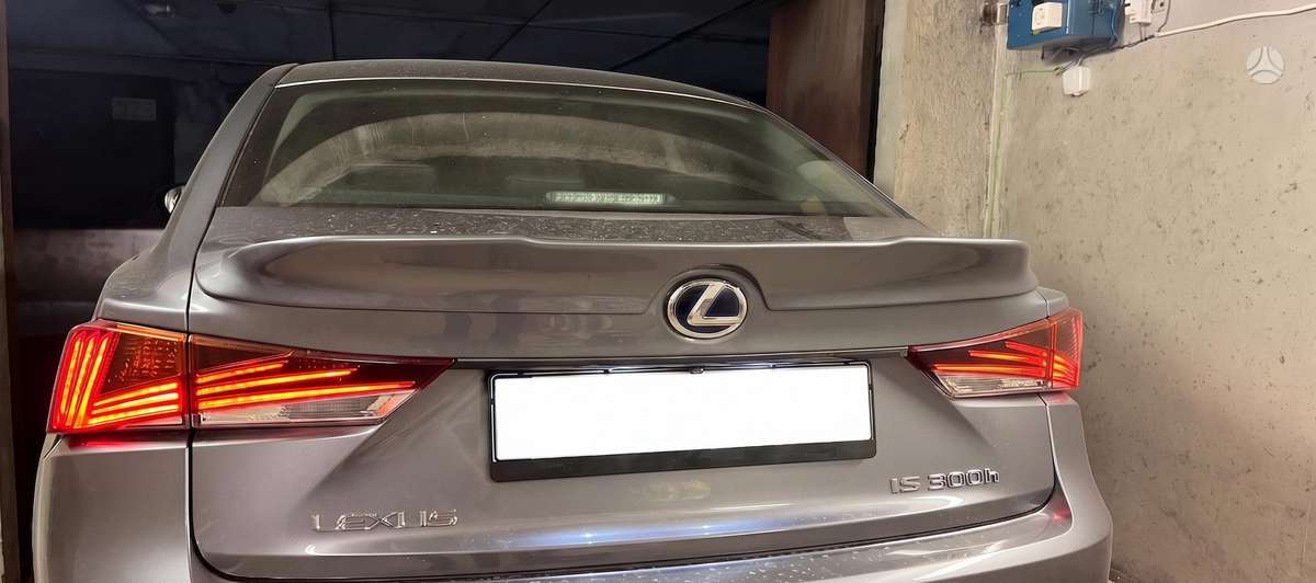 Lexus IS 300h spoilers
