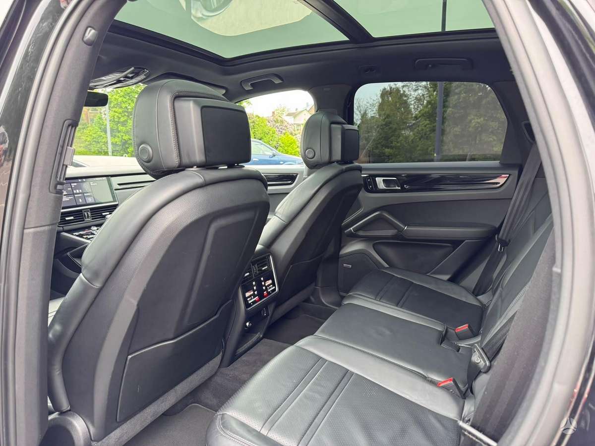 Porsche Cayenne - 7