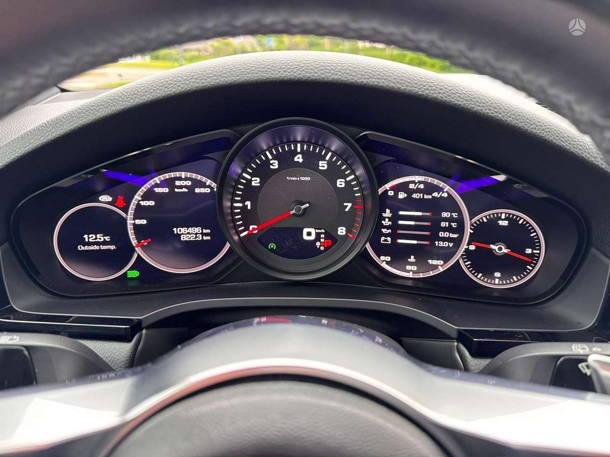 Porsche Cayenne - 9