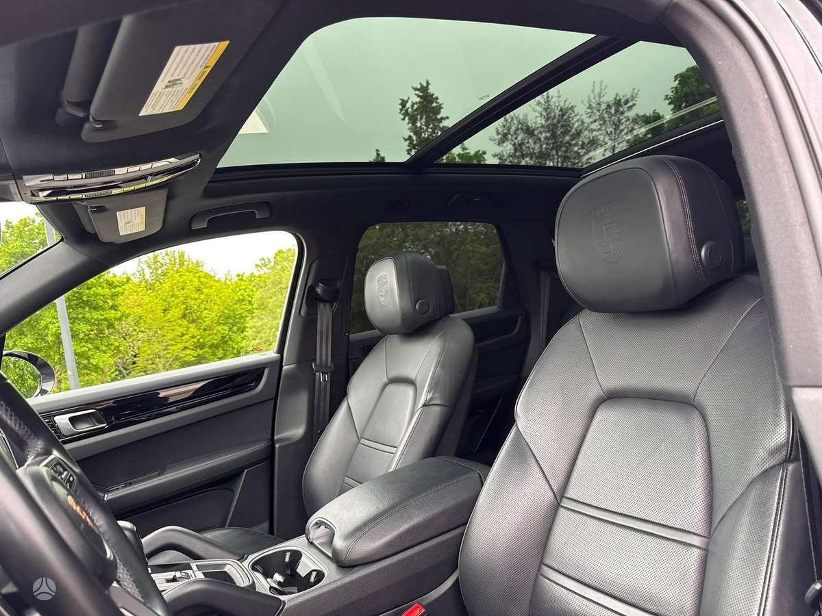 Porsche Cayenne - 10