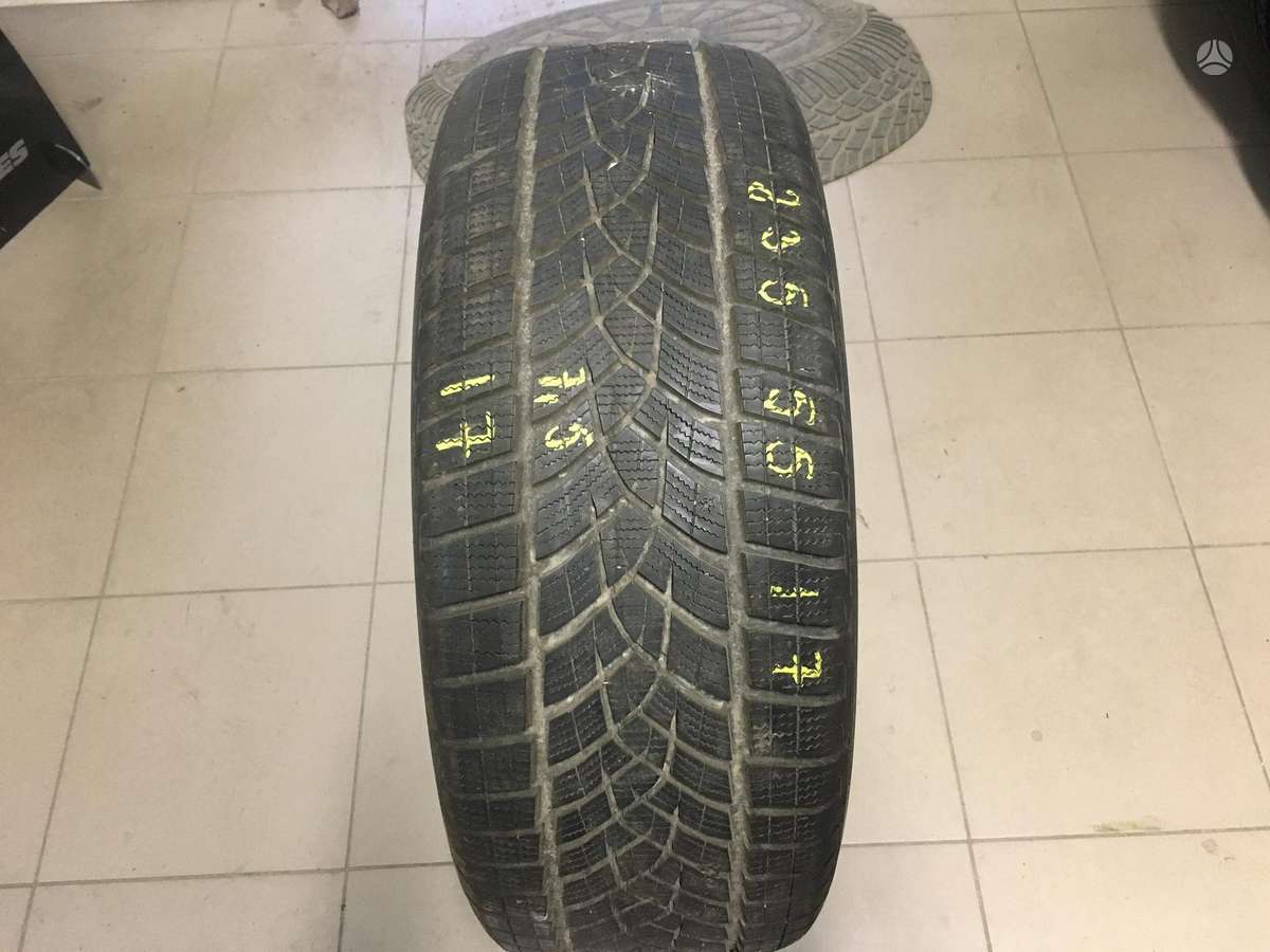 Goodyear Ultra grip performance, winter 235/55 R17