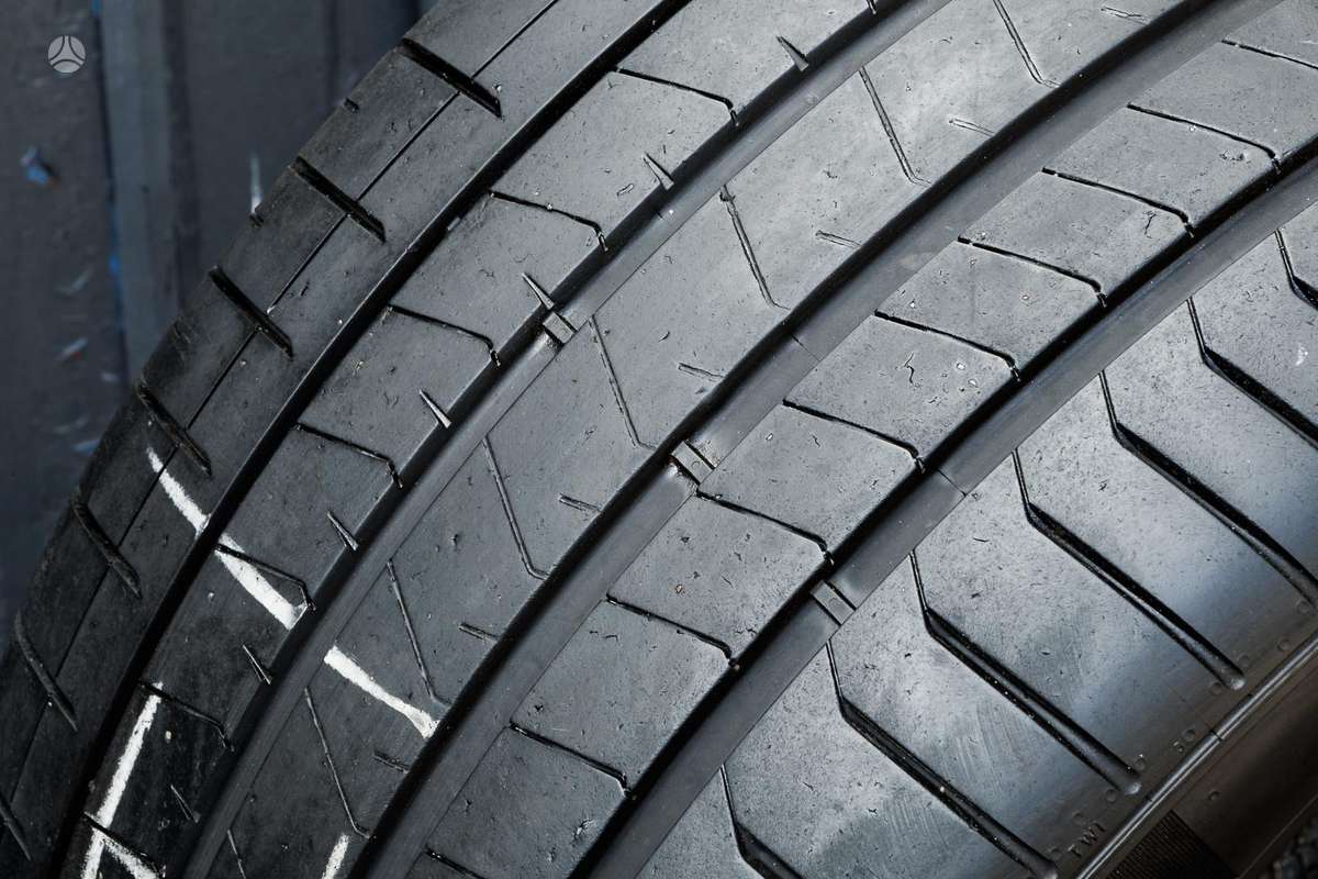 Pirelli P Zero 4, summer 325/30 R23