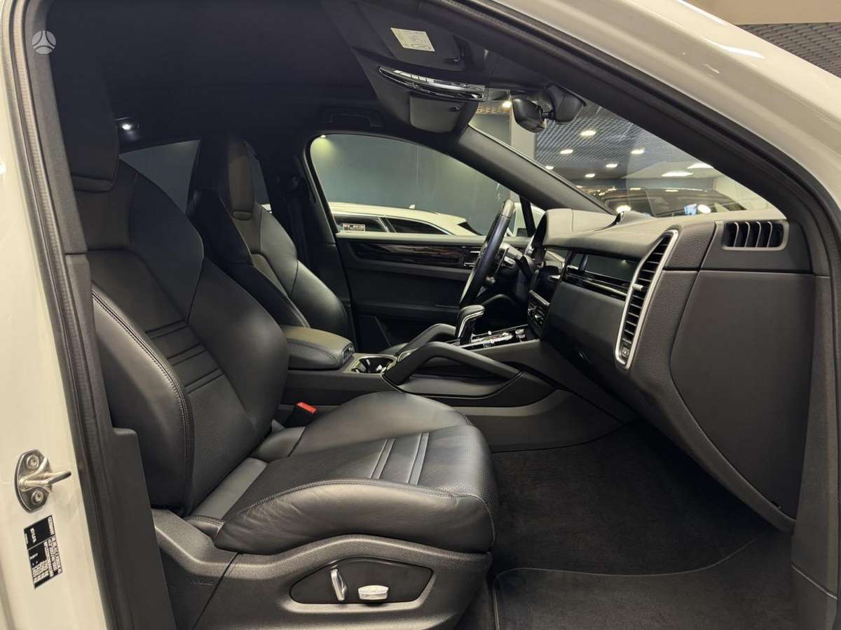 Porsche Cayenne Coupe - 12