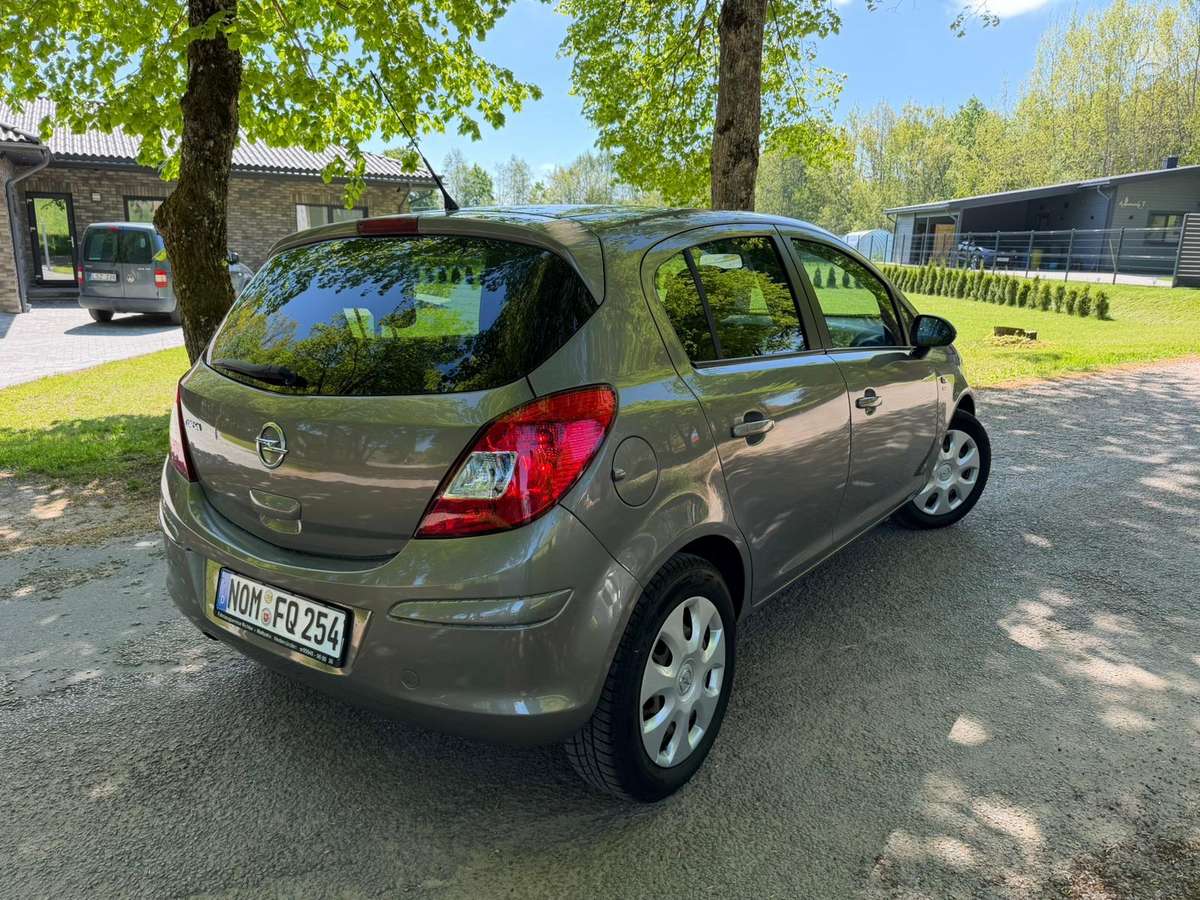 Opel Corsa, 1.4 l., Хэтчбек