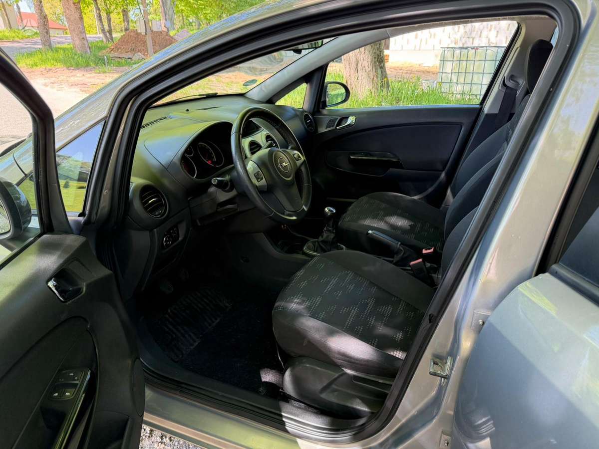Opel Corsa, 1.4 l., Хэтчбек