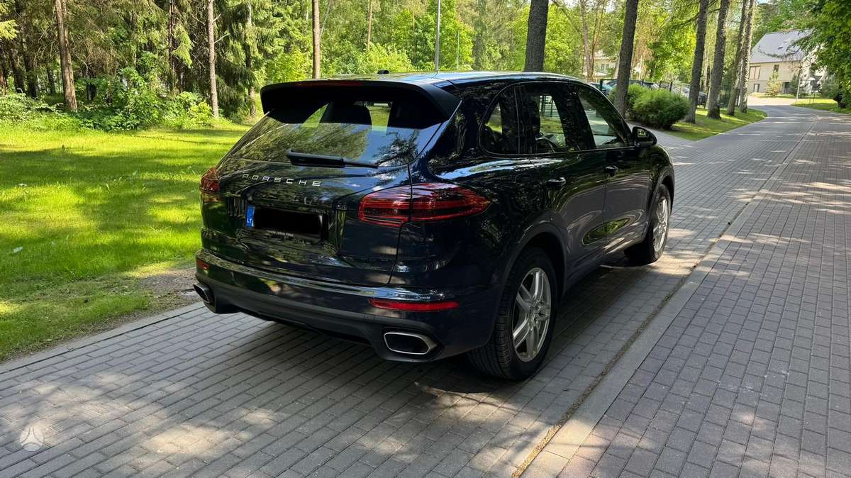 Porsche Cayenne - 4