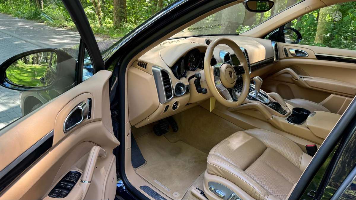 Porsche Cayenne - 6