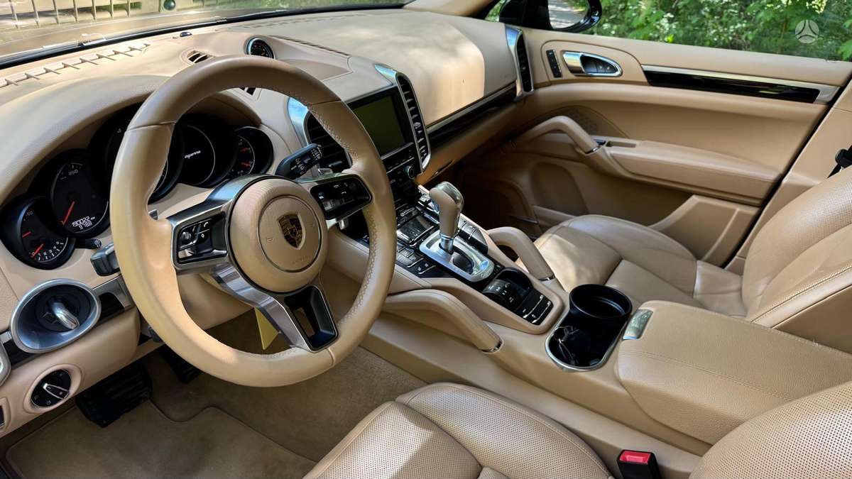 Porsche Cayenne - 7