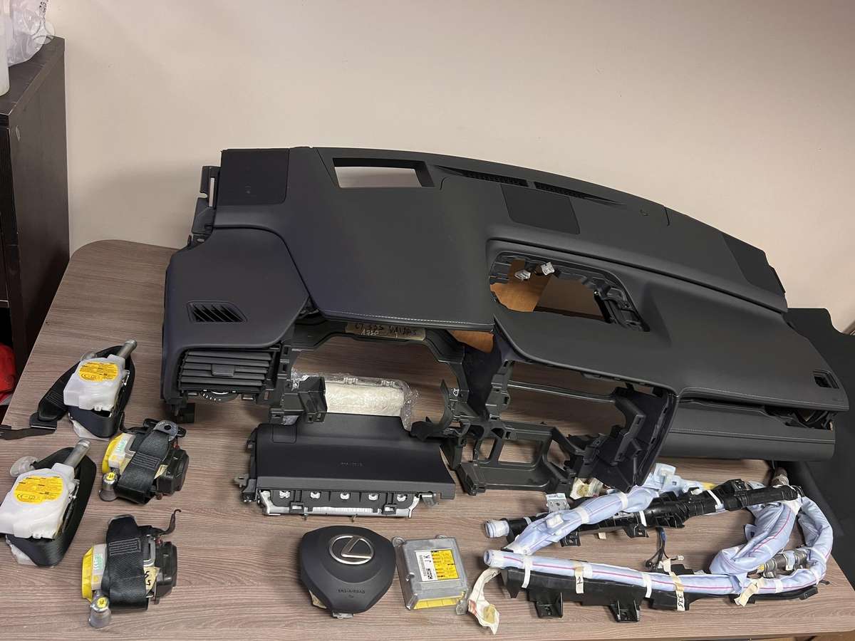 Lexus RX klasė salono detalės
