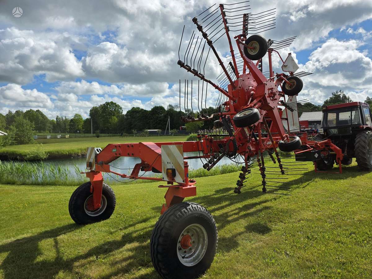 Kuhn GA8020, grėbliai