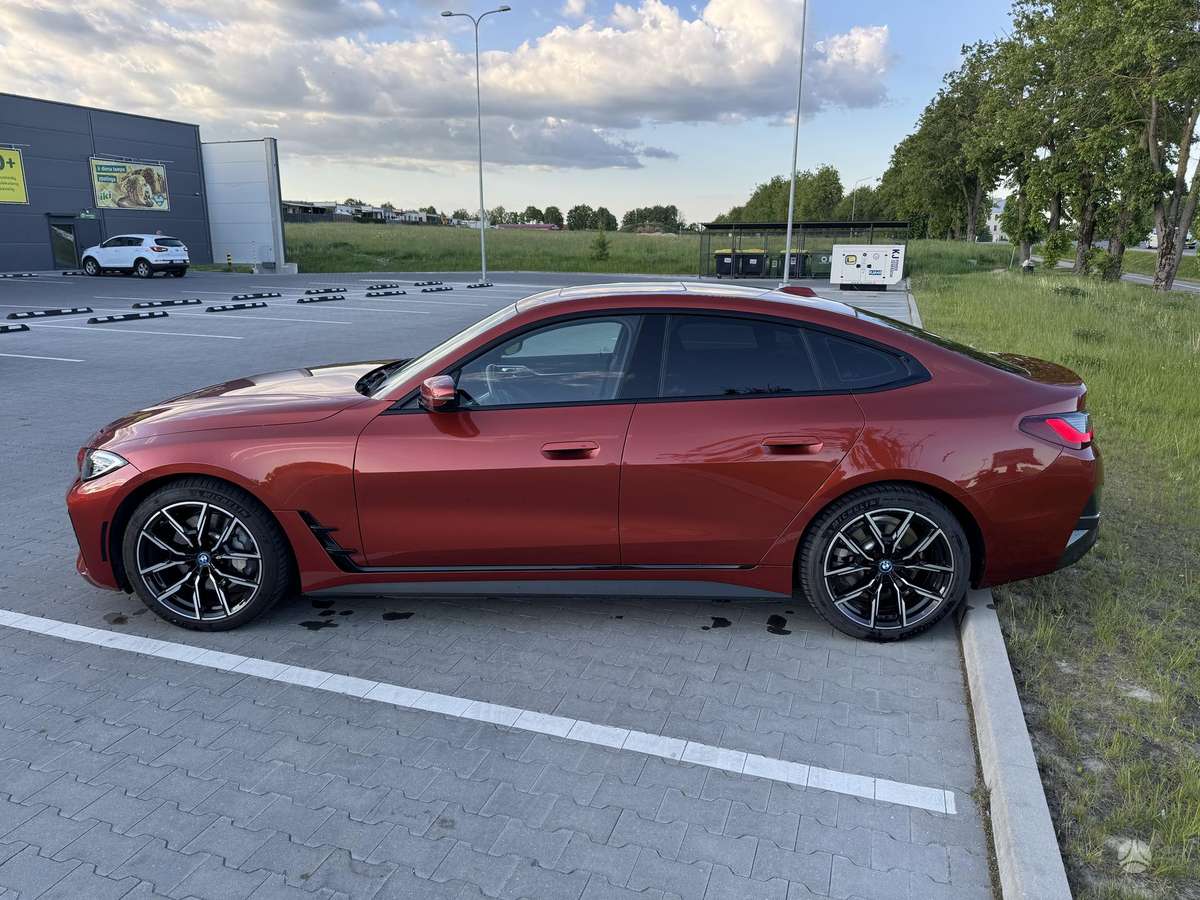 BMW i4, Хэтчбек