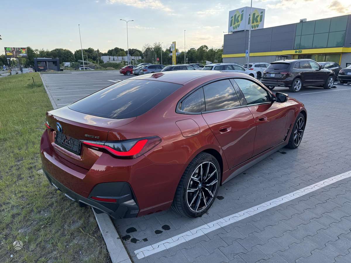 BMW i4, Хэтчбек
