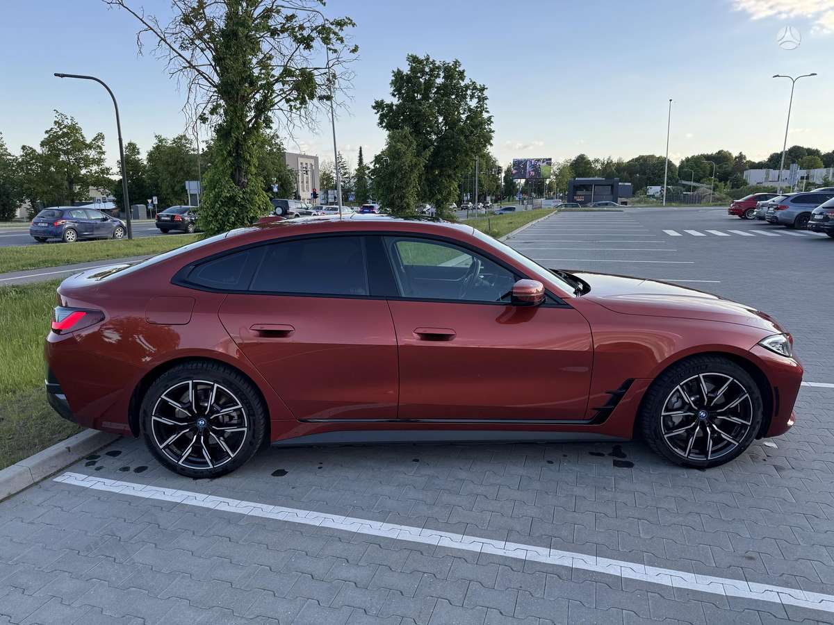 BMW i4, hatchback