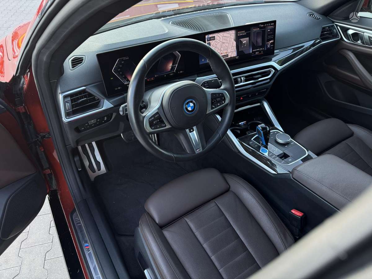 BMW i4, Хэтчбек