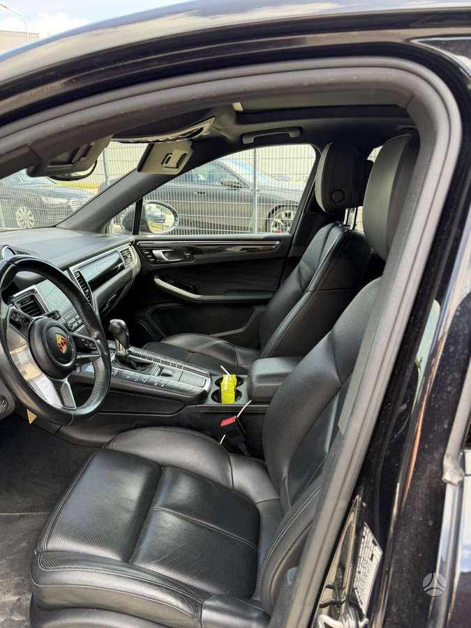 Porsche Macan - 2