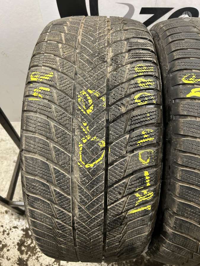 Bridgestone Blizzak LM001, winter 285/45 R21