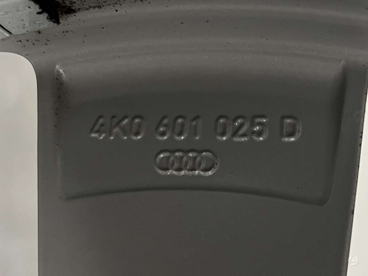 Audi A6 C8 Original su padangomis, light alloy, R18