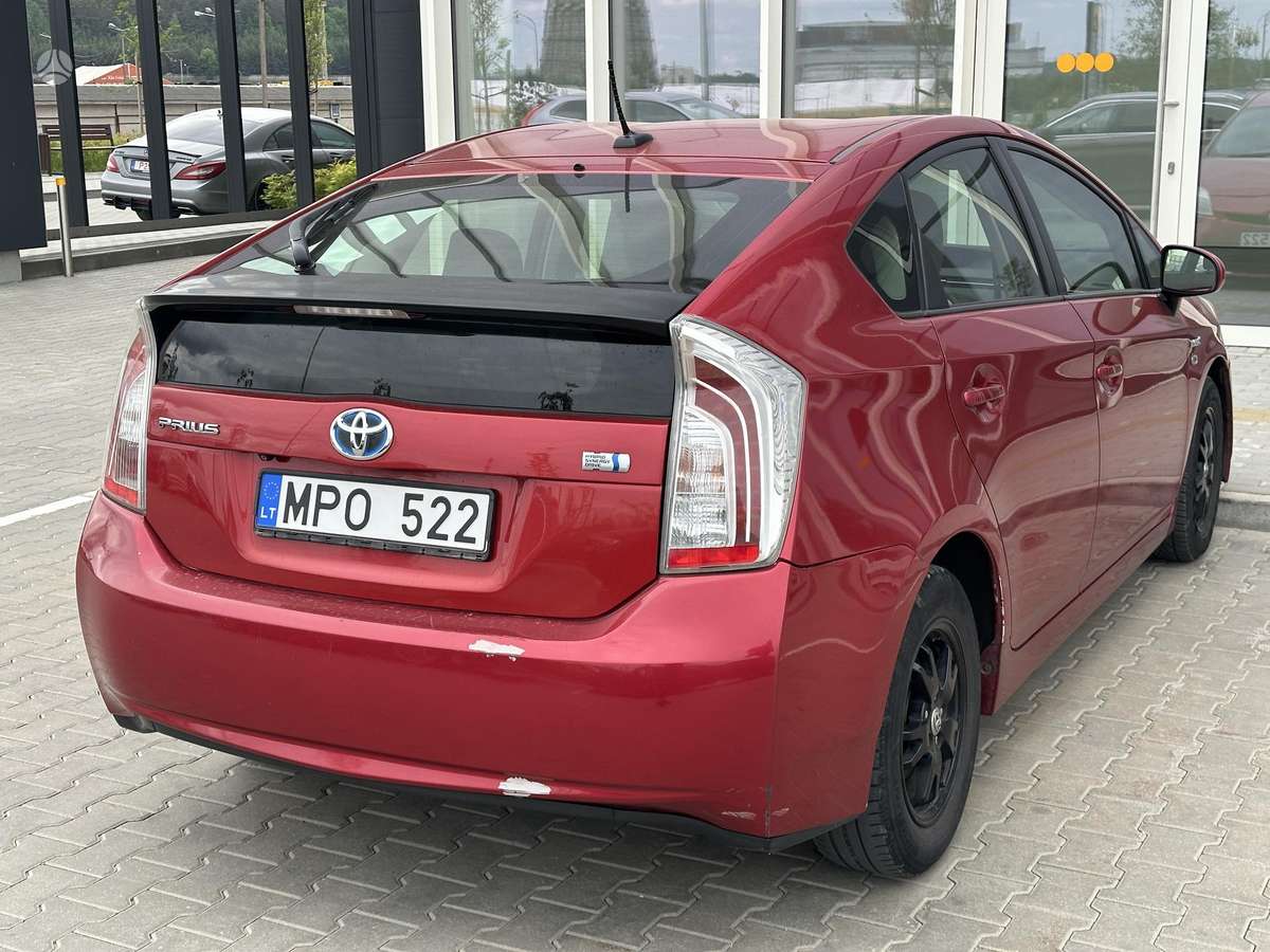 Toyota Prius - 4