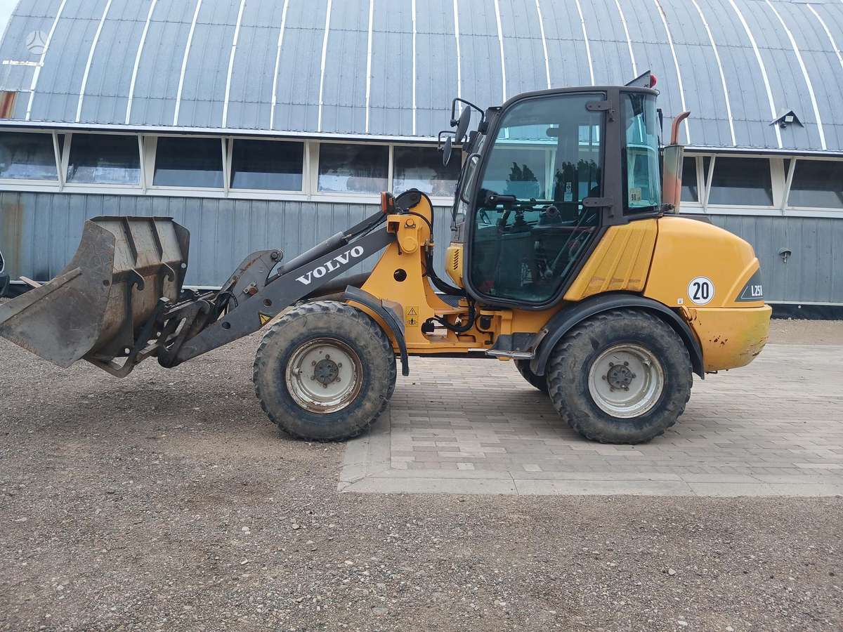 Volvo L25B, frontal loader