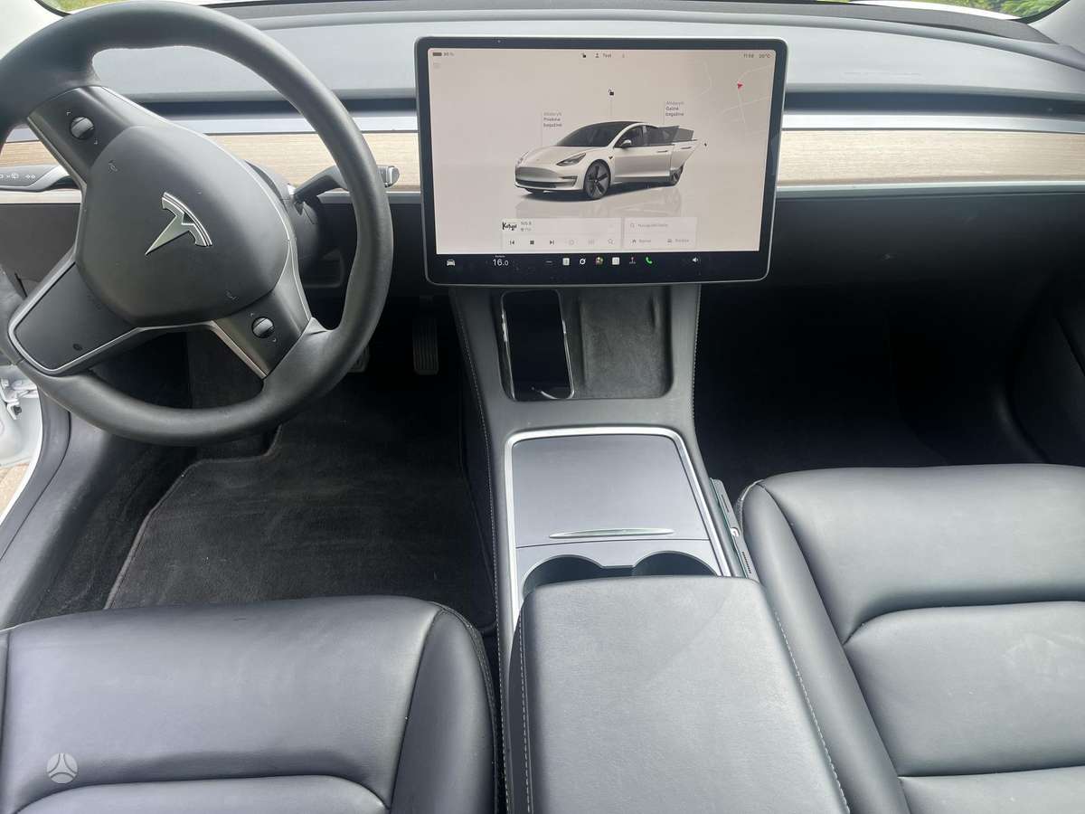 Tesla Model 3, hatchback