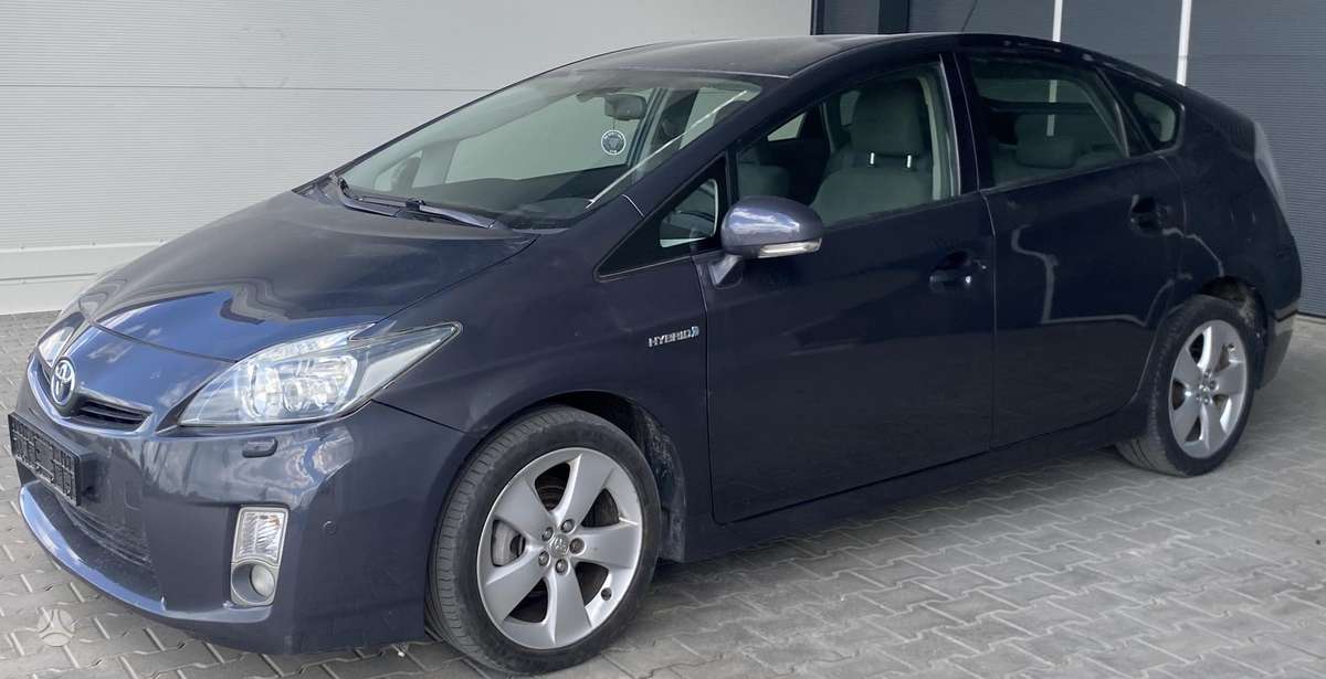 Toyota Prius - 4