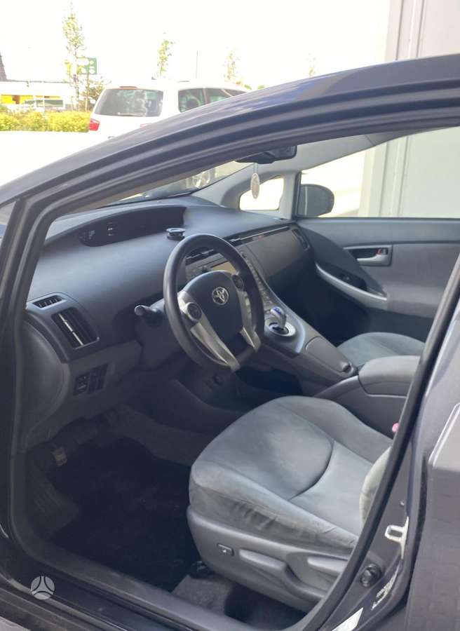 Toyota Prius - 8