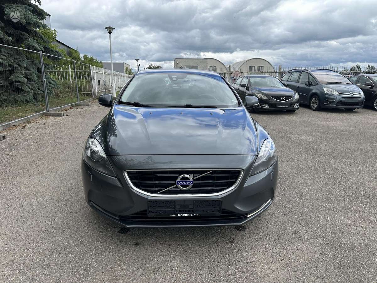 Volvo V40, 1.6 l., hatchback