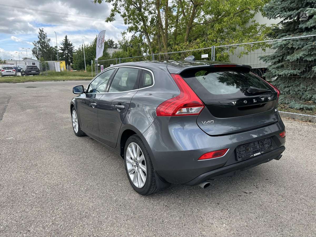 Volvo V40, 1.6 l., hatchback