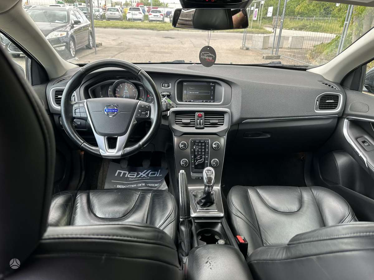 Volvo V40, 1.6 l., hatchback