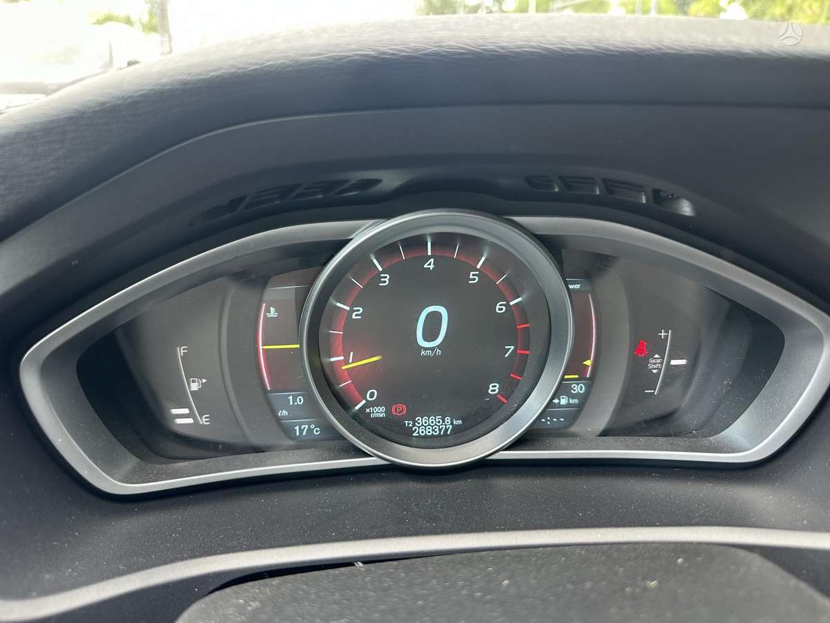 Volvo V40, 1.6 l., hatchback