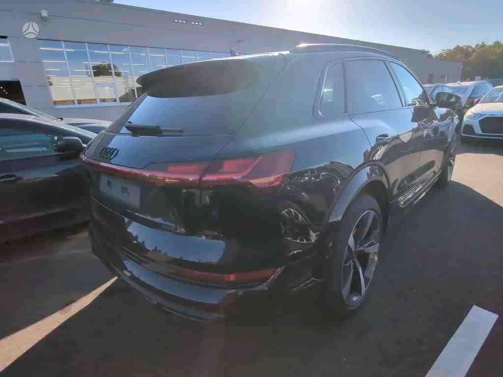 Audi e-tron S, off-road / crossover