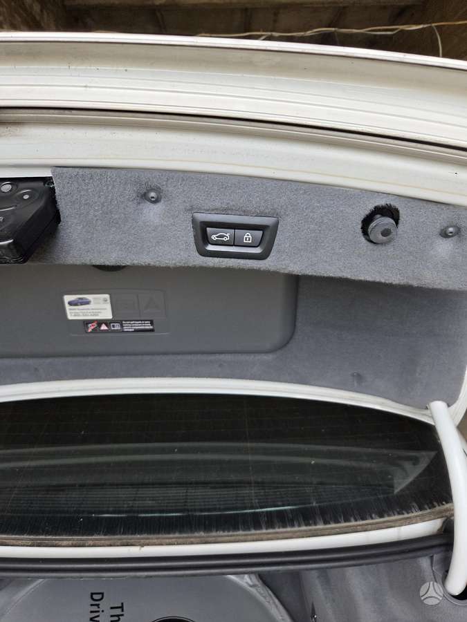 BMW 750 Dalis siunčiame