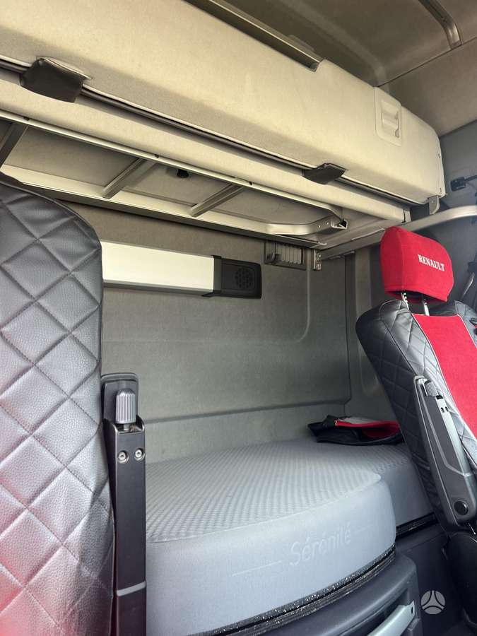 Renault T HIGH 440, double sleeper