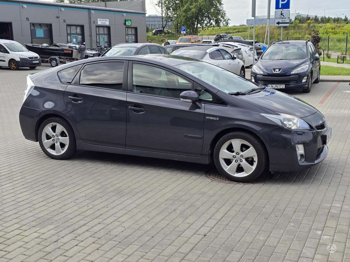 Toyota Prius, Хэтчбек