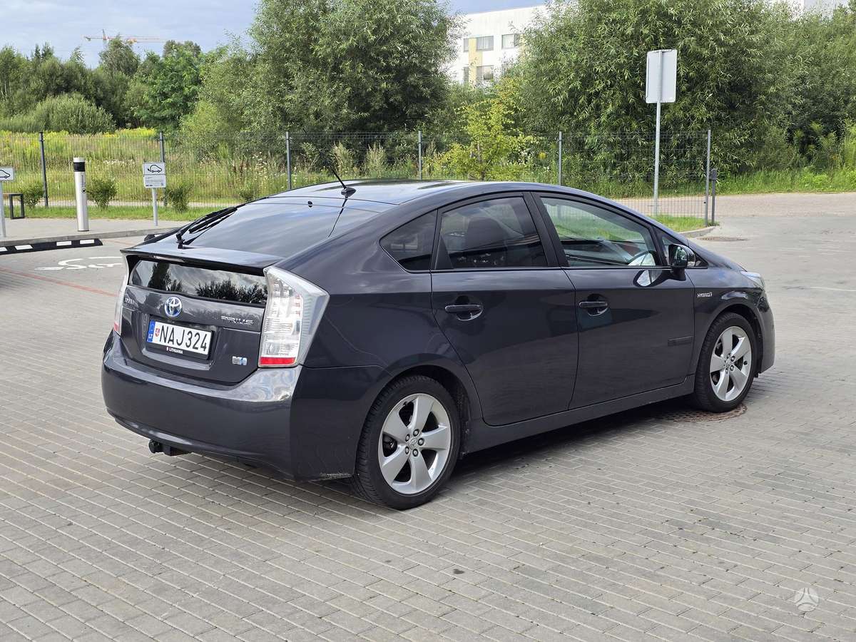 Toyota Prius, Хэтчбек