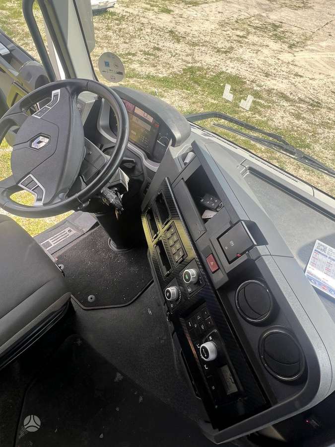 Renault T HIGH 440, double sleeper