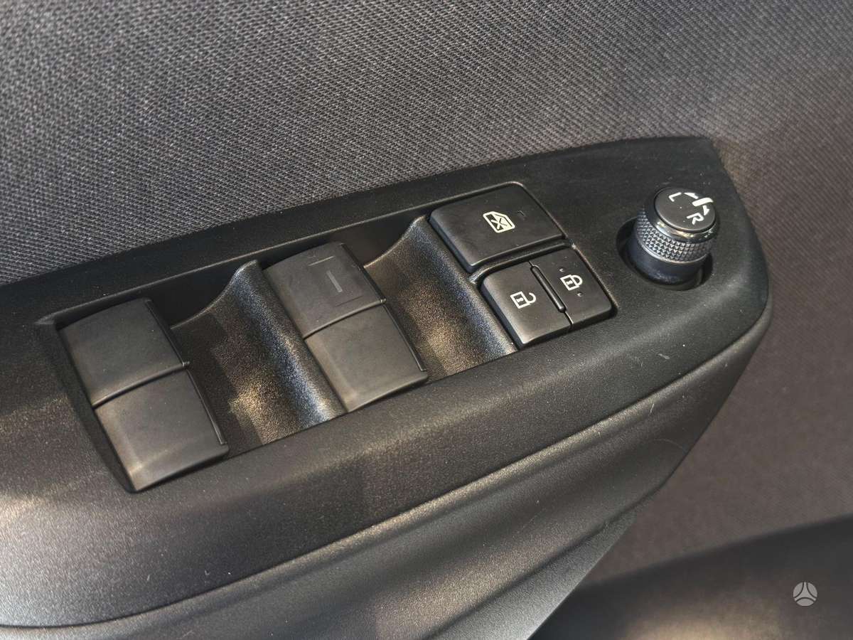 Toyota Yaris - 11