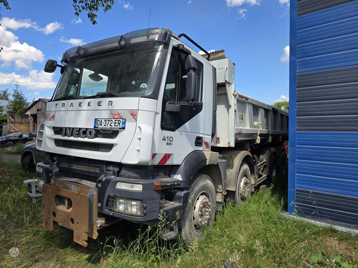 Iveco TRAKKER, pašizgāzēji