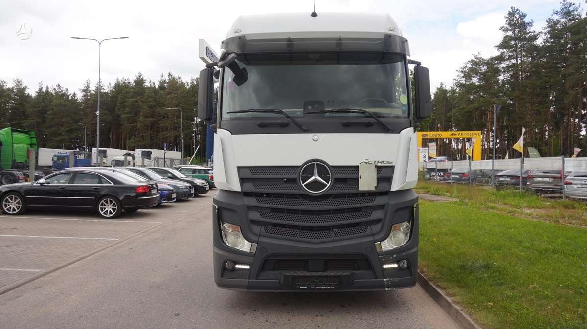Mercedes-Benz Actros 1845, double sleeper