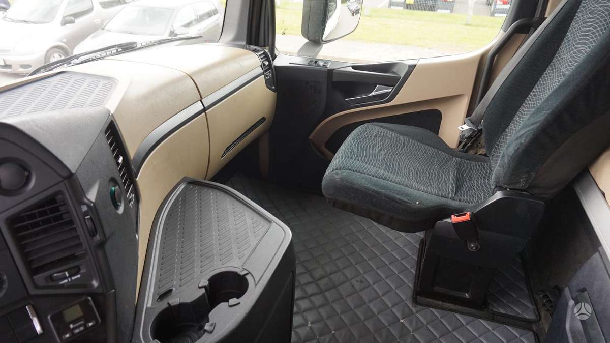 Mercedes-Benz Actros 1845, double sleeper