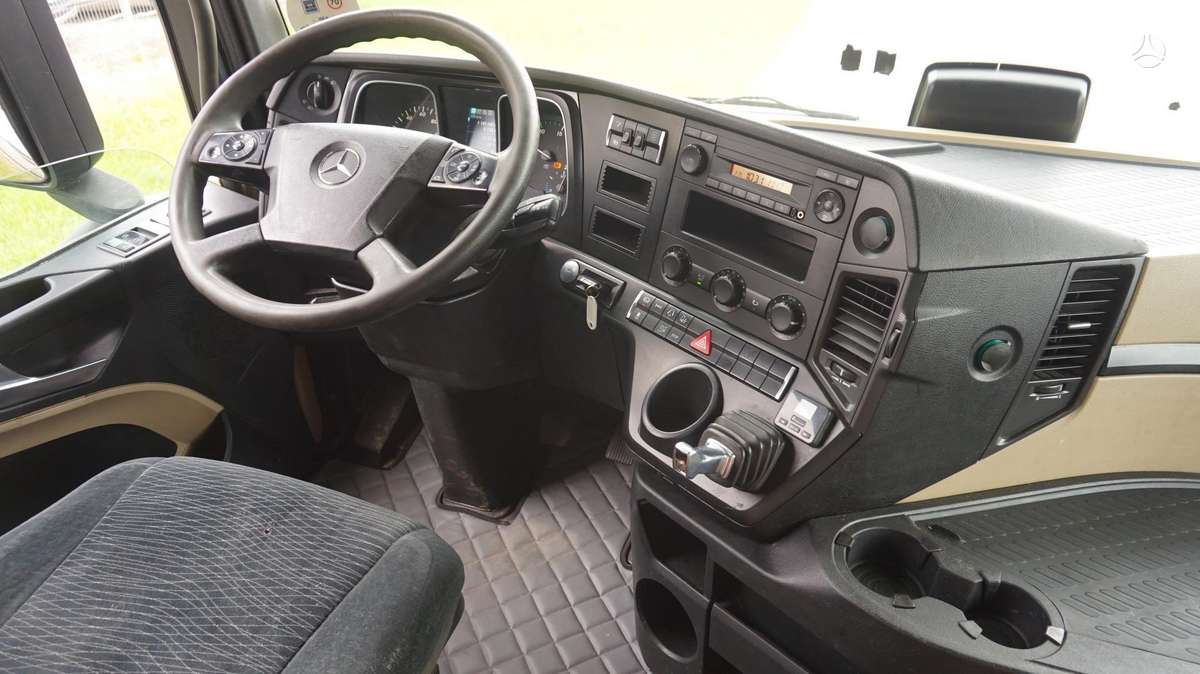Mercedes-Benz Actros 1845, double sleeper