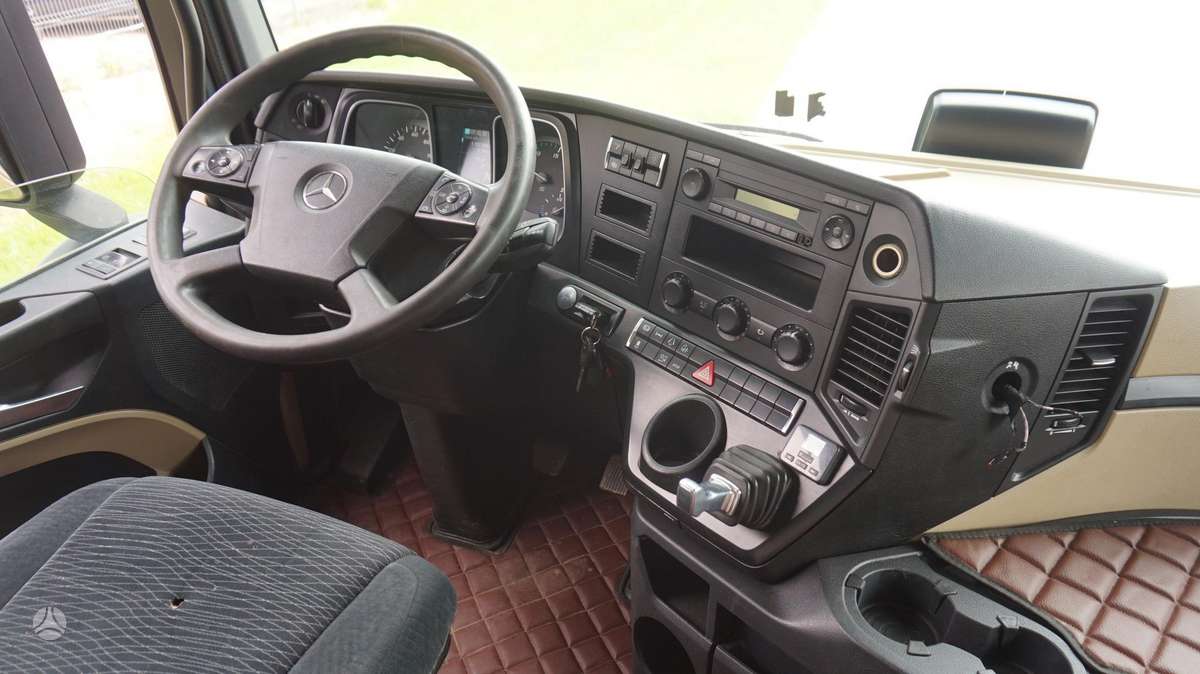 Mercedes-Benz Actros 1845, double sleeper